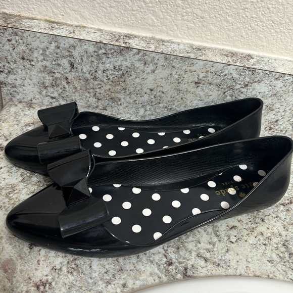 Kate Spade black plastic flats with bow - Picture 3 of 12